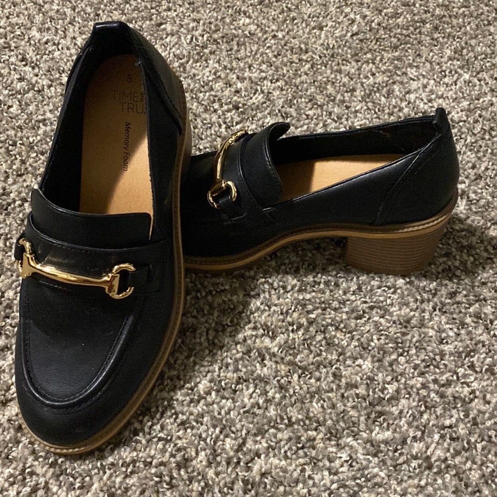 Heeled loafers